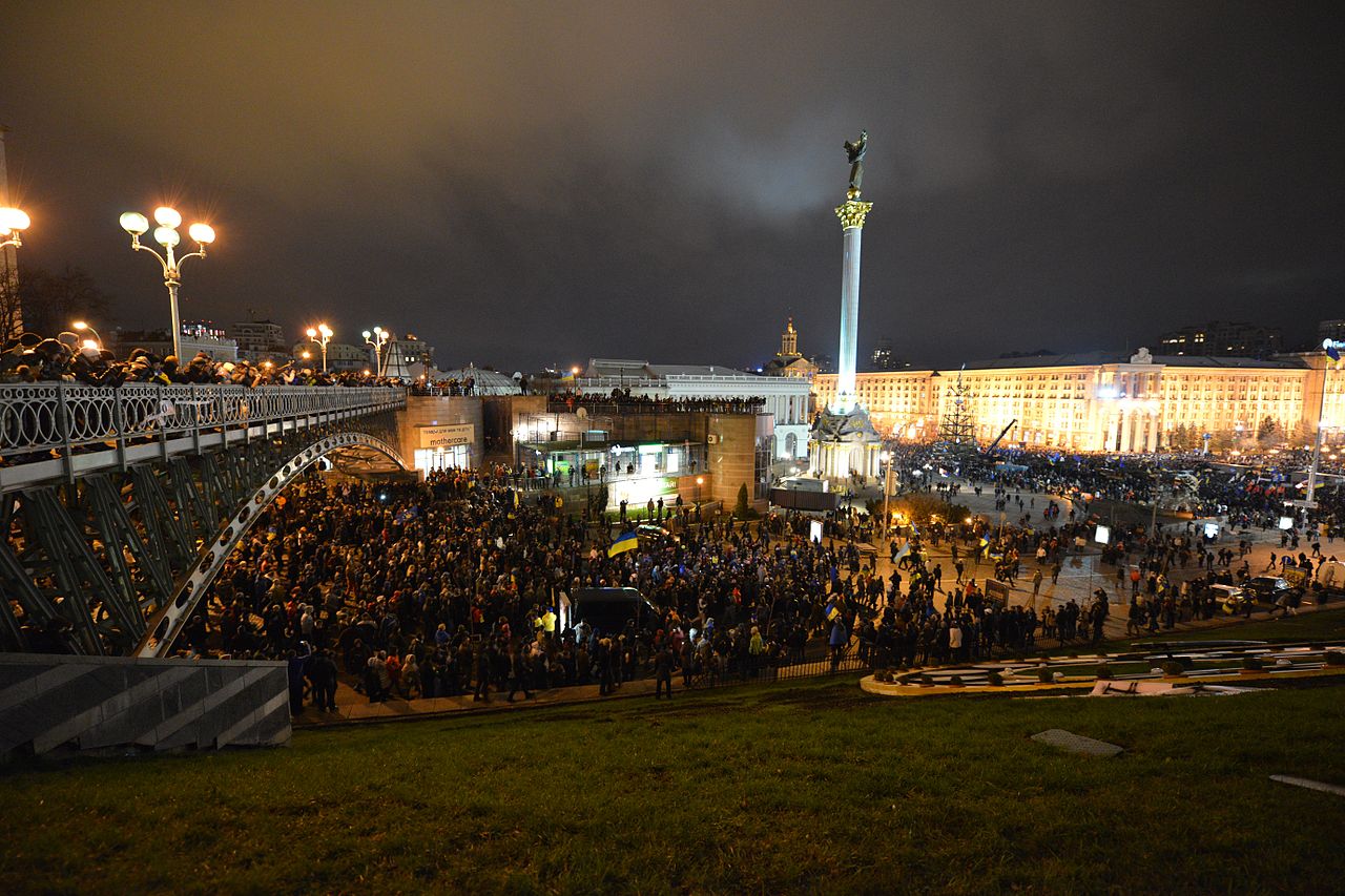 Klichko leads the crowd away from provocateurs and trouble.jpg