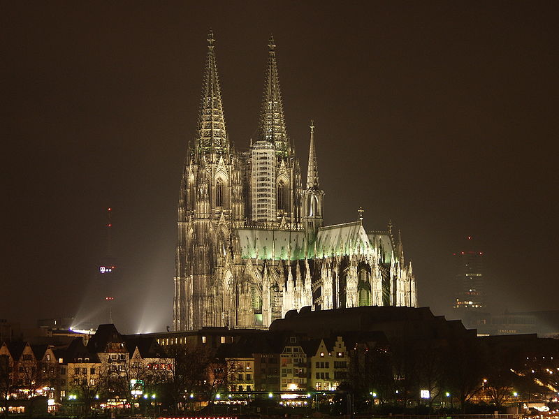 800px-Koelner Dom bei Nacht 1 RB.JPG