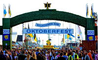 800px-Haupteingang Oktoberfest 2012.JPG