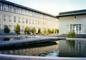 1200px-Yokohama-City-Univ-KanazawaHakkei-1991031901.jpg