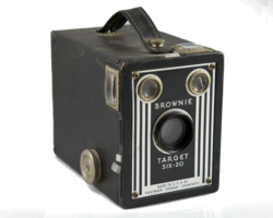 750px-Kodak Brownie (1).png