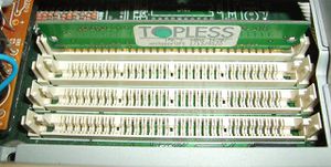 1280px-30pin SIMM RAM slots, from an Atari STE motherboard.jpg