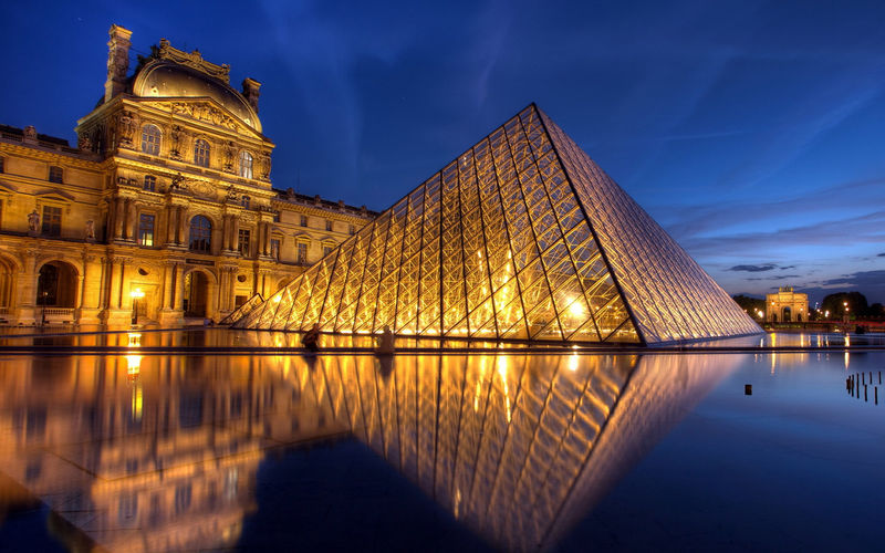 Файл:Louvre-Museum-Paris.jpg