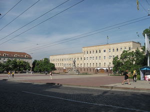 1024px-Центральна площа Кіровограда.jpg