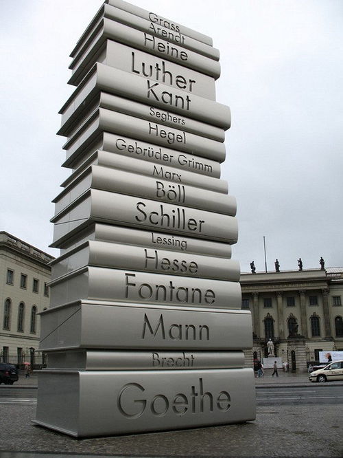 Berlin-Берлін-памятник-книзі.jpg