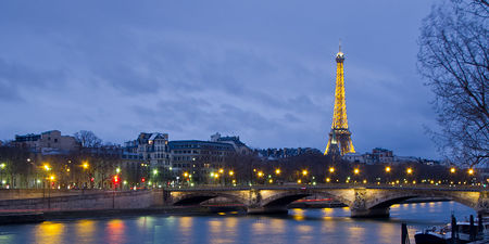 1280px-Pont des Invalides et Tour Eiffel - 01.jpg
